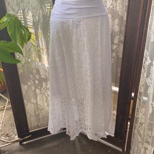 White laced maxi skirt